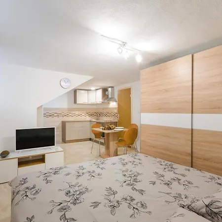 Dilara Vikendica Crikvenica